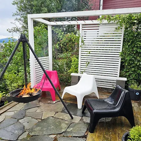 Sentrumsidyll Ved Fjord Og Fjell *