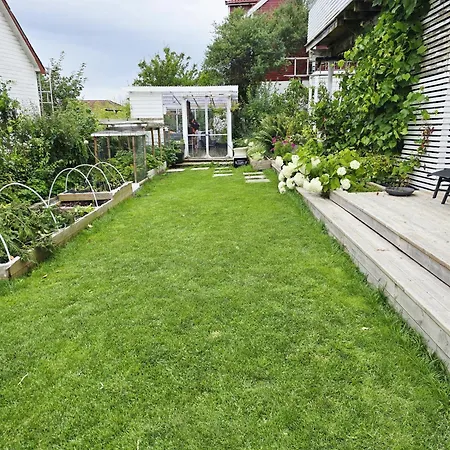 Sentrumsidyll Ved Fjord Og Fjell Molde