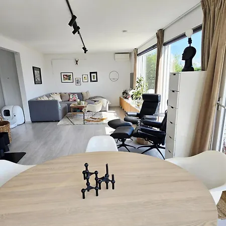 Sentrumsidyll Ved Fjord Og Fjell Vila *