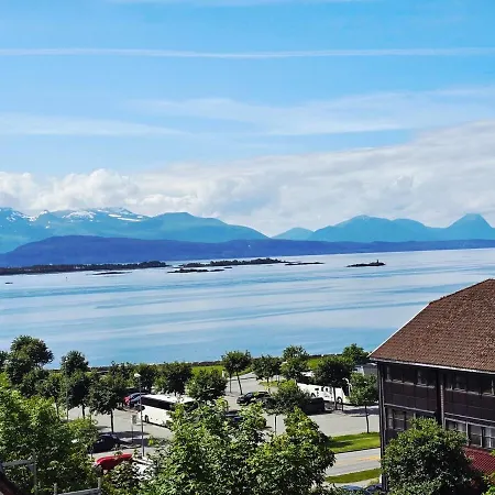 Vila Sentrumsidyll Ved Fjord Og Fjell Molde