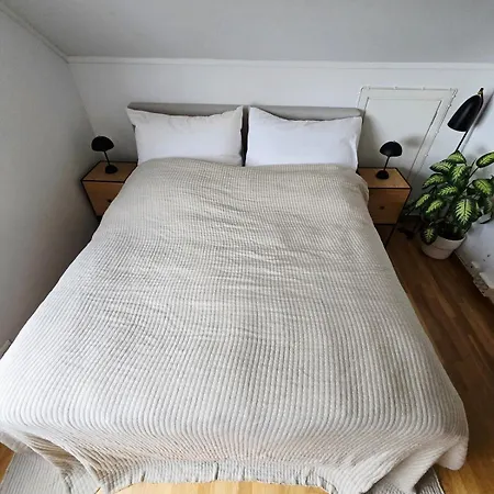 Sentrumsidyll Ved Fjord Og Fjell *