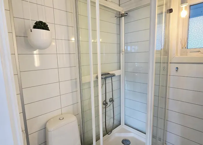 Sentrumsidyll Ved Fjord Og Fjell *