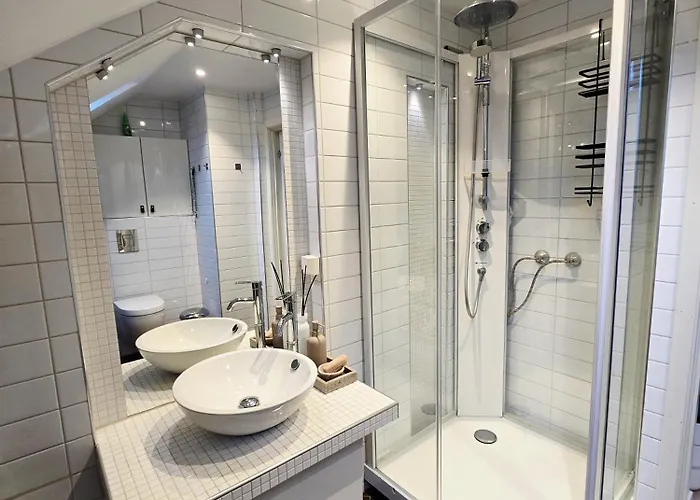 Sentrumsidyll Ved Fjord Og Fjell Villa Molde