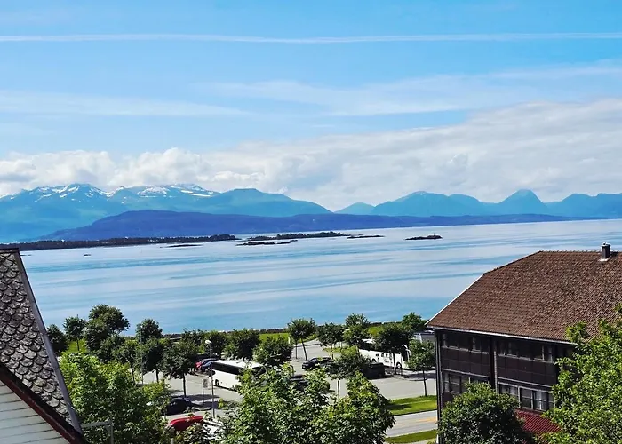 Villa Sentrumsidyll Ved Fjord Og Fjell Molde